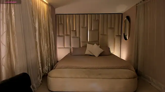 LucyWeiss  online show from October 2025 08:52:01 PM