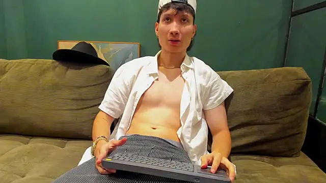 Snapshot of enzo_steel chatting on October 2025 01:42:02 AM enzo steel online show from October 2025 01:42:02 AM