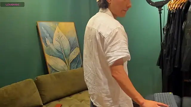 Snapshot of enzo_steel chatting on October 2025 06:52:01 PM enzo steel online show from October 2025 06:52:01 PM