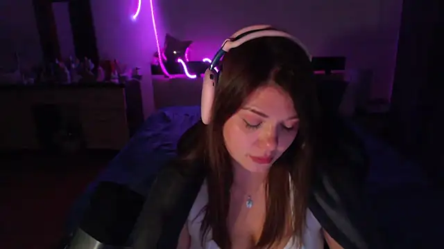 Snapshot of NutsGilmore chatting on November 2025 03:25:02 PM NutsGilmore online show from November 2025 03:25:02 PM