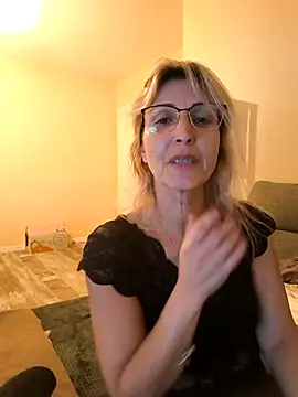 Snapshot of laura1076 chatting on November 2025 04:07:02 PM laura1076 online show from November 2025 04:07:02 PM