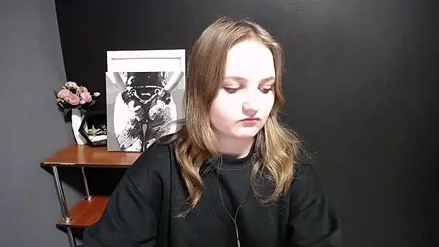 Mystic nikole online show from September 2025 12:10:02 PM