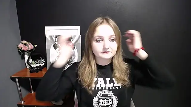 Mystic nikole online show from October 2025 12:11:01 PM