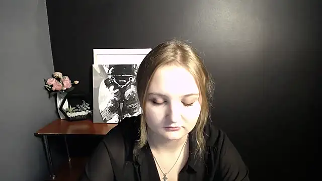 Mystic nikole online show from October 2025 12:14:02 PM