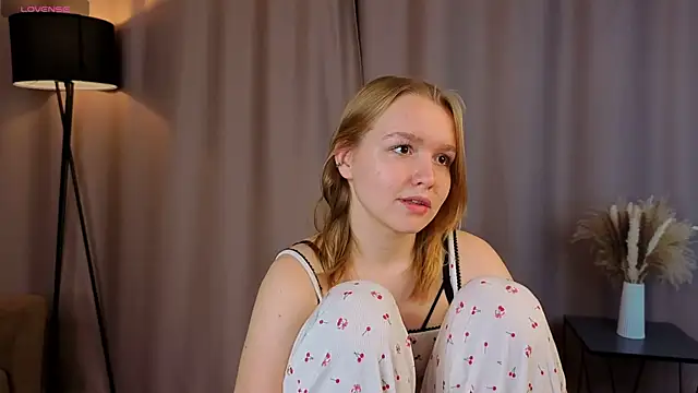 Snapshot of VinnieSerrano chatting on October 2025 02:06:01 PM VinnieSerrano online show from October 2025 02:06:01 PM