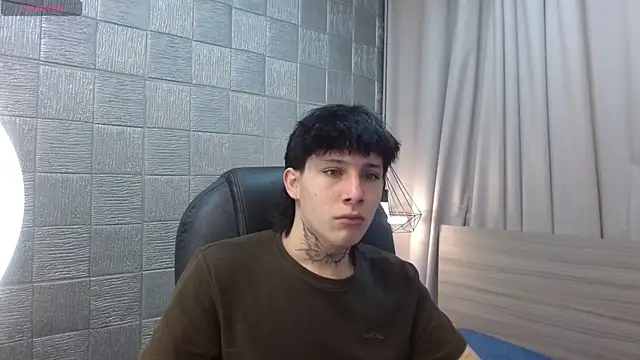 Iantwink18 online show from October 2025 07:58:02 PM