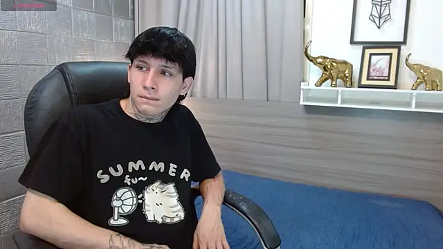 Iantwink18 online show from November 2025 08:44:01 PM