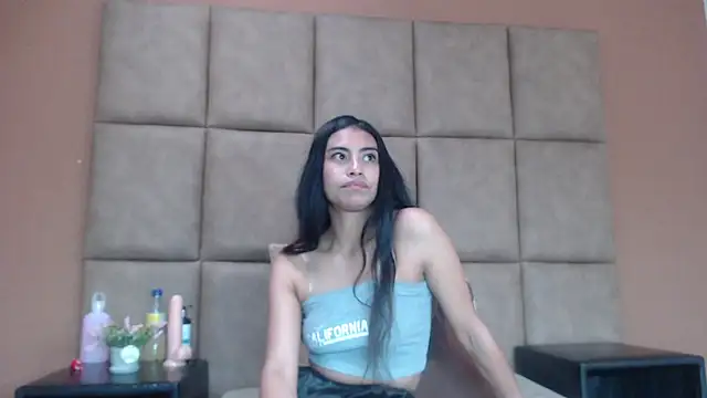 Emily Mitchell online show from October 2025 06:53:01 PM