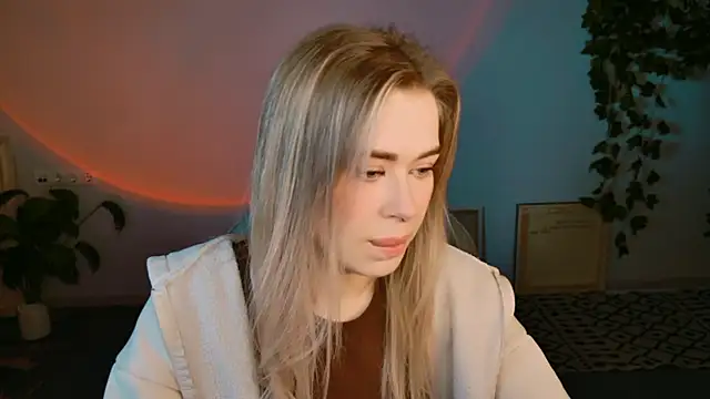 AdelLoyss online show from October 2025 01:55:02 PM