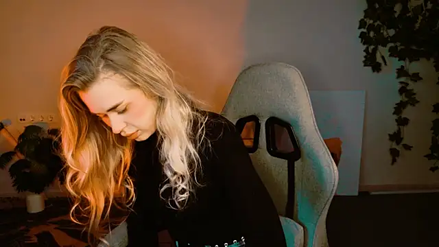 AdelLoyss online show from October 2025 01:07:02 PM