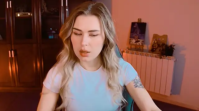 AdelLoyss online show from November 2025 01:11:02 PM