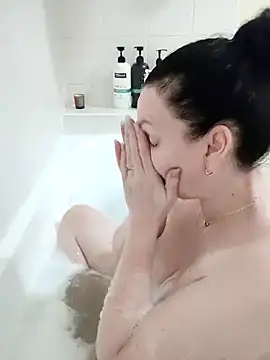 aussiepeaches online show from January 2025 10:39:02 AM