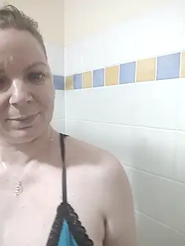 aussiepeaches online show from September 2025 01:58:01 PM