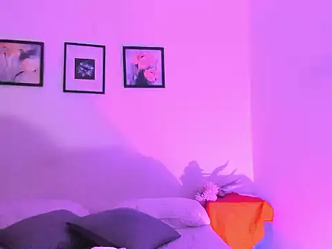 Snapshot of MerryyMendez chatting on November 2025 02:01:02 AM MerryyMendez online show from November 2025 02:01:02 AM