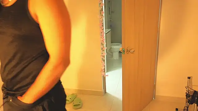 Snapshot of 0ne_0f_0ne chatting on October 2025 12:44:01 AM 0ne 0f 0ne online show from October 2025 12:44:01 AM