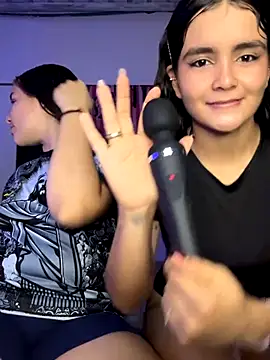 Snapshot of Ashley_and_Zoe chatting on September 2025 10:48:01 PM Ashley and Zoe online show from September 2025 10:48:01 PM