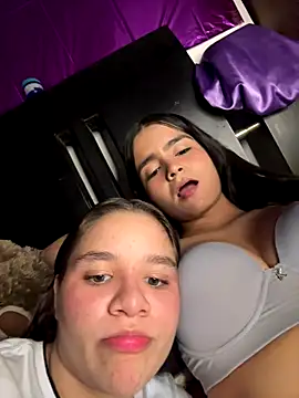 Snapshot of Ashley_and_Zoe chatting on November 2025 01:08:01 AM Ashley and Zoe online show from November 2025 01:08:01 AM