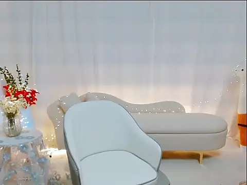 Snapshot of OL-Lily chatting on September 2025 02:39:02 PM OL-Lily online show from September 2025 02:39:02 PM