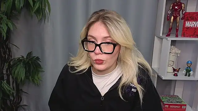 Snapshot of GraceCaldwell chatting on October 2025 03:52:01 PM GraceCaldwell online show from October 2025 03:52:01 PM