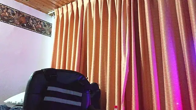 Axel-Cr0ss online show from October 2025 11:57:02 PM