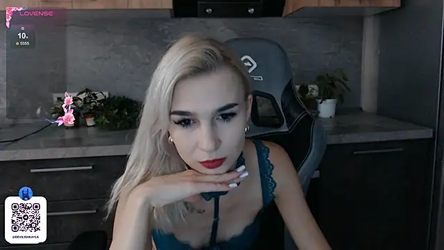 DevilishKayla online show from September 2025 02:39:02 PM