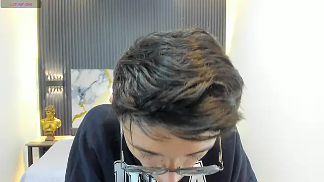 SantiagoRusso18 online show from September 2025 12:18:01 PM