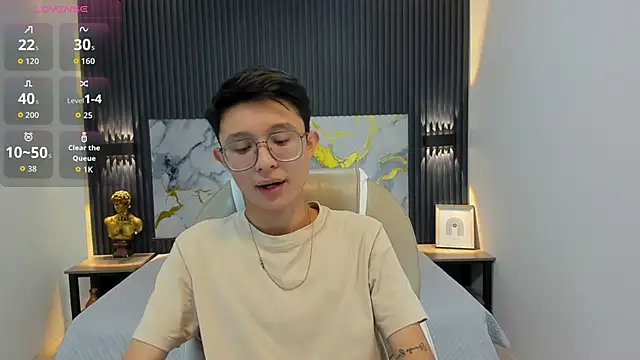 SantiagoRusso18 online show from October 2025 12:02:02 PM