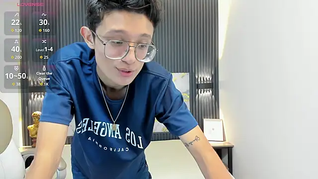 SantiagoRusso18 online show from October 2025 01:10:01 PM