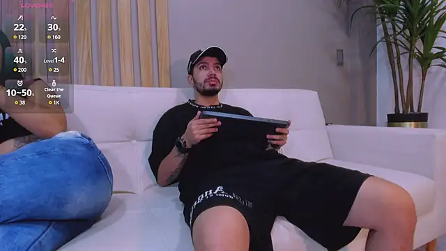 Snapshot of aronandluna chatting on October 2025 02:27:01 PM aronandluna online show from October 2025 02:27:01 PM