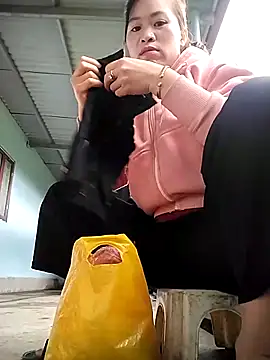 Snapshot of tuyetnhi-00 chatting on October 2025 01:12:02 AM tuyetnhi-00 online show from October 2025 01:12:02 AM