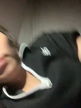 Snapshot of tuyetnhi-00 chatting on October 2025 10:18:02 PM tuyetnhi-00 online show from October 2025 10:18:02 PM