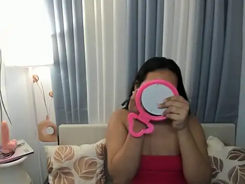 TsUncutKaren online show from November 2025 04:40:01 PM