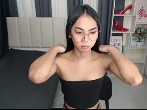 Snapshot of PetiteAsianYuki chatting on October 2025 05:30:01 AM PetiteAsianYuki online show from October 2025 05:30:01 AM