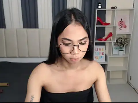 Snapshot of PetiteAsianYuki chatting on October 2025 05:22:01 AM PetiteAsianYuki online show from October 2025 05:22:01 AM