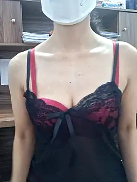 LazdyLy online show from October 2025 01:00:01 PM