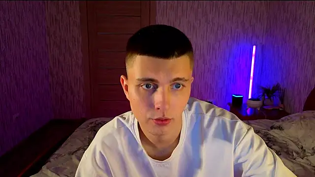 Snapshot of Denisx444 chatting on October 2025 04:37:02 AM Denisx444 online show from October 2025 04:37:02 AM