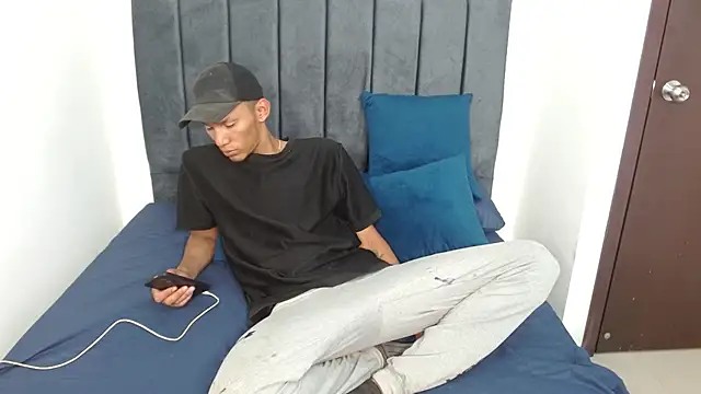 hot kratoxxx online show from September 2025 07:36:01 PM