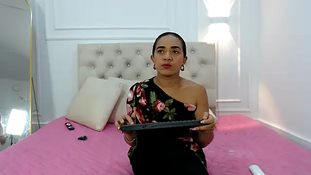 Snapshot of charlotte_dante212 chatting on November 2025 03:30:02 AM charlotte dante212 online show from November 2025 03:30:02 AM