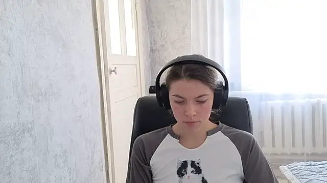 Snapshot of CutieAnny chatting on October 2025 04:32:02 AM CutieAnny online show from October 2025 04:32:02 AM