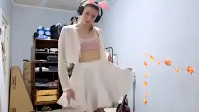 Snapshot of CutieAnny chatting on October 2025 04:29:01 PM CutieAnny online show from October 2025 04:29:01 PM