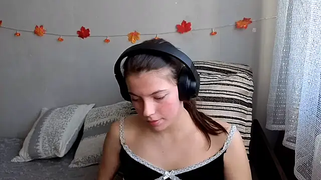 Snapshot of CutieAnny chatting on October 2025 04:57:01 AM CutieAnny online show from October 2025 04:57:01 AM