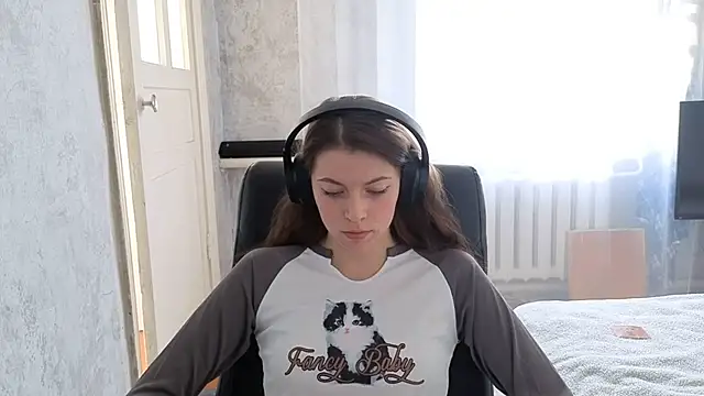 Snapshot of CutieAnny chatting on October 2025 04:31:01 AM CutieAnny online show from October 2025 04:31:01 AM