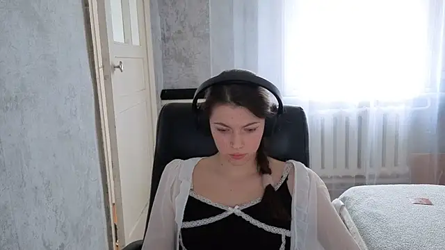 Snapshot of CutieAnny chatting on October 2025 04:24:02 AM CutieAnny online show from October 2025 04:24:02 AM