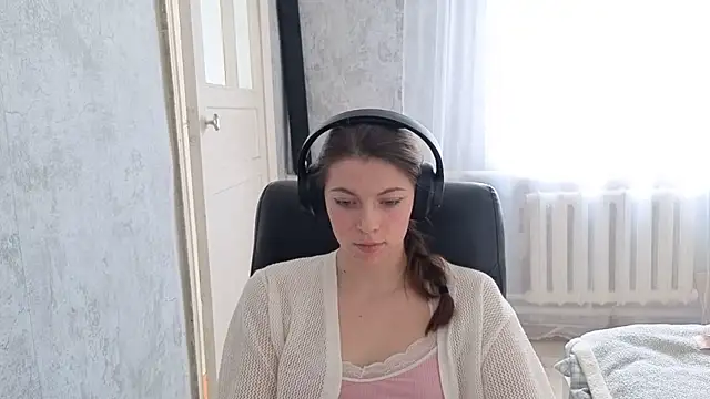 Snapshot of CutieAnny chatting on November 2025 06:03:02 AM CutieAnny online show from November 2025 06:03:02 AM