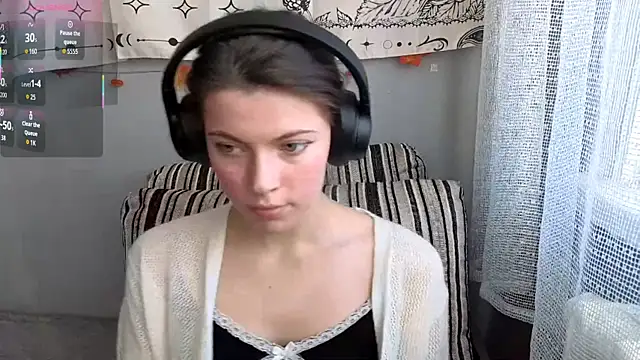 Snapshot of CutieAnny chatting on November 2025 05:19:02 AM CutieAnny online show from November 2025 05:19:02 AM