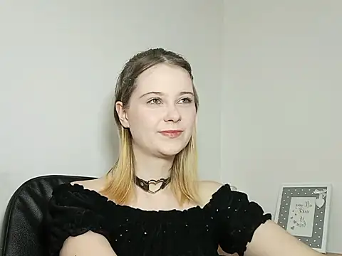 LydiaYoung online show from September 2025 06:11:02 PM