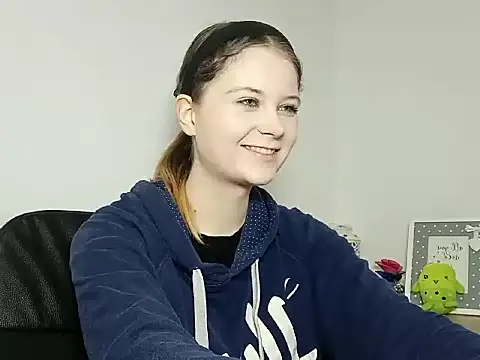 LydiaYoung online show from November 2025 07:03:01 PM