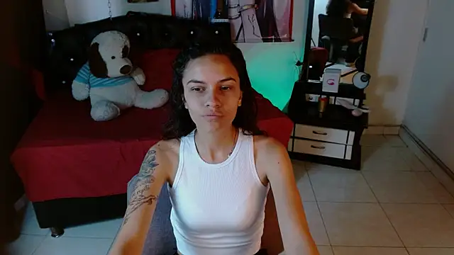 Skylovershot online show from November 2025 07:24:01 PM