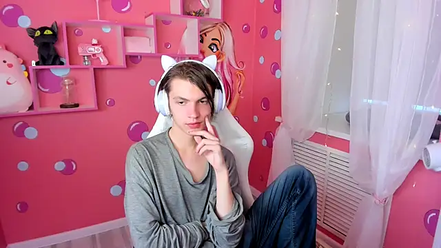 Snapshot of OttoWilliams chatting on September 2025 05:56:01 AM OttoWilliams online show from September 2025 05:56:01 AM