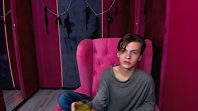 Snapshot of OttoWilliams chatting on October 2025 08:50:02 PM OttoWilliams online show from October 2025 08:50:02 PM